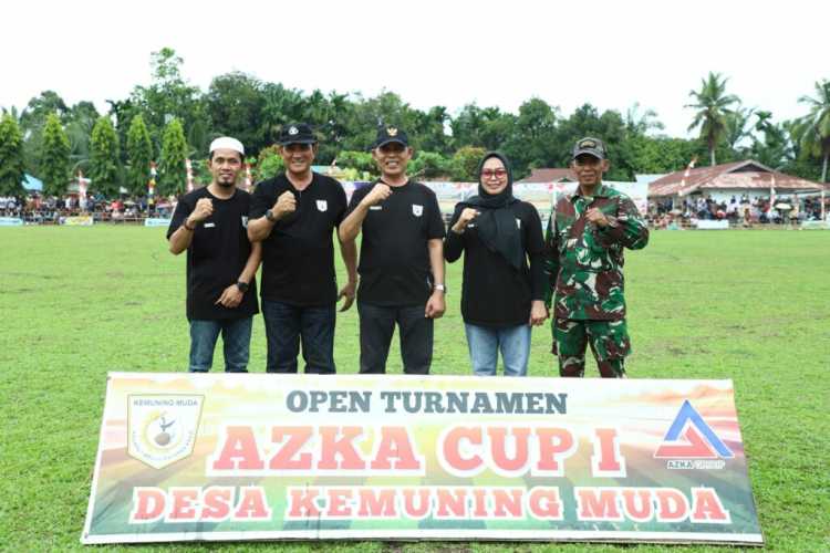 Galeri Bupati Inhil H. Herman Tutup Open Turnamen Sepak Bola Azka Cup 1