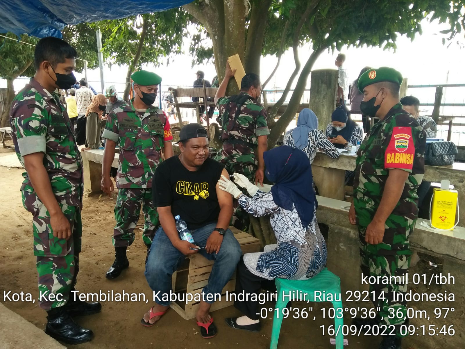 Sertu Syafriadi Koto Babinsa Koramil 01/Tembilahan Strelisasi Kawasan Pelabuhan Baruna