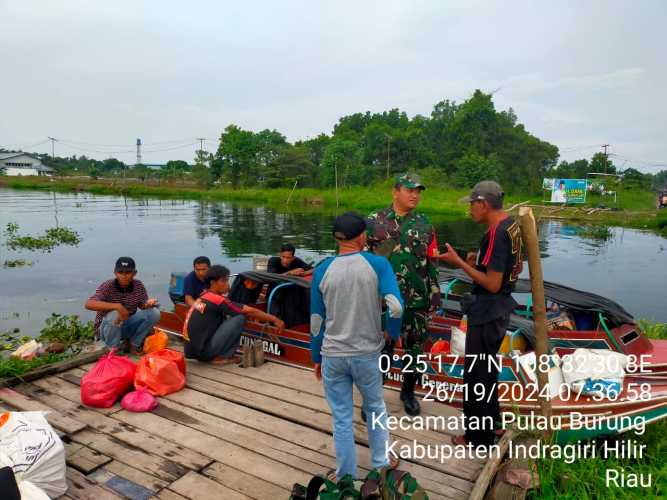 Serda Ahmad Feri Fahrudin Melakukan Pengawasan Lalu Lintas Pelabuhan Rakyat