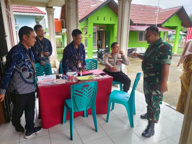 Babinsa Kelurahan  Tembilahan Hulu Barat Hadiri Rapat Syarat Miskin Ektrim