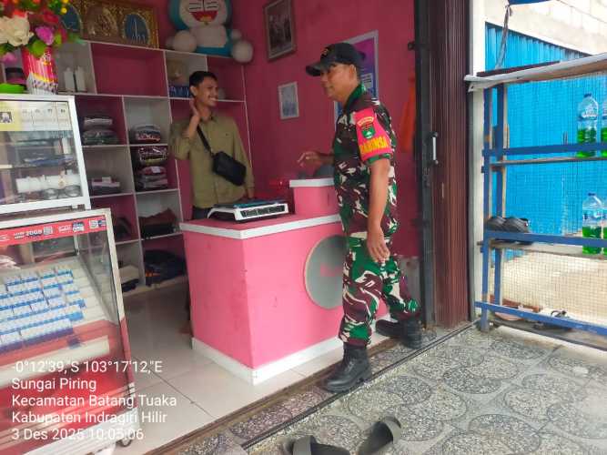 Babinsa Koramil 12/Btk Serka Syamsir Pererat Silaturahmi dengan Pedagang, Ingatkan Kebersihan dan Keamanan Lingkungan