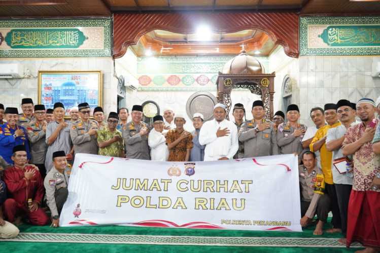 Polda Riau Gelar Jumat Curhat di Kampung Narkoba