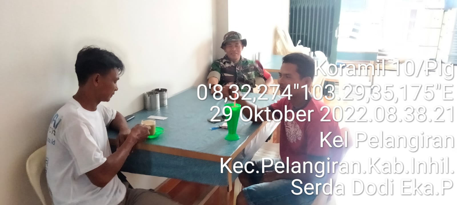 Serda Dodi Eka Putra Babinsa Koramil 10/Pelangiran Jalinkan Kedekatan TNI dan Rakyat