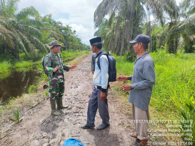 Babinsa Koramil 12/Btk Gelar Patroli Karhutla di Tapal Batas Desa Simpang Jaya