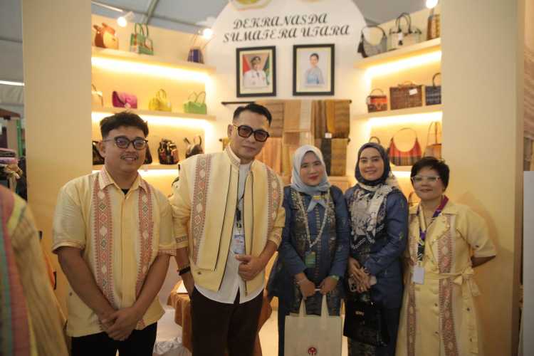 Ketua dan Wakil Ketua Dekranasda Kabupaten Asahan Ikuti Semarak HUT Ke-45 Dekranas