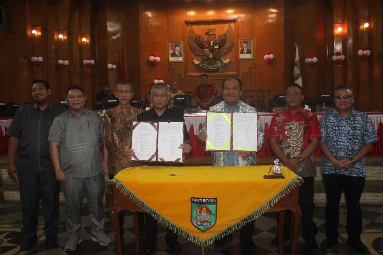 Bupati Asahan Hadiri Rapat Paripurna DPRD untuk Penandatanganan Nota Kesepakatan  APBD 2025