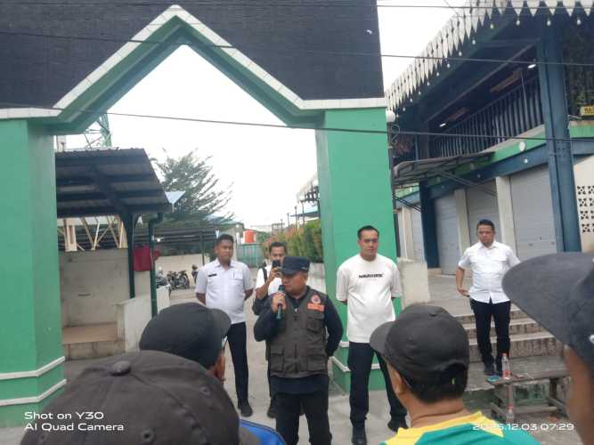 Camat Kota Kisaran Barat beserta Perangkat Kelurahan Laksanakan Gotong Royong