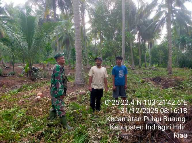 Babinsa menjaga tata kelola tapal batas wilayah desa: