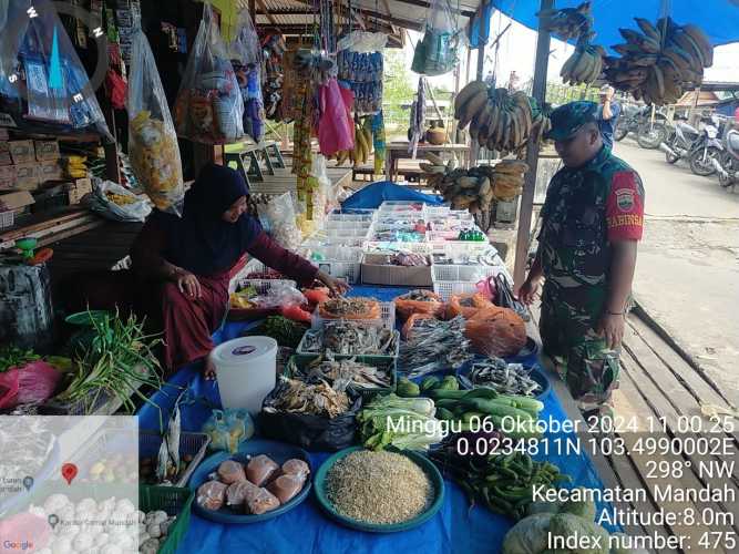 Babinsa Bolak Raya Berikan Arahan Kepada Warga Menjadi Pemilih Cerdas