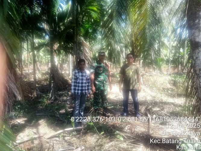 Babinsa Koramil 12/Batang Tuaka Lakukan patroli keliling Karhutla di Desa Tasik Raya