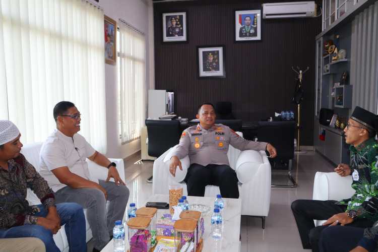 Kapolres Batu Bara Audiensi dengan Pimpinan Pondok Pesantren Nurul Hidayah Jabal Hindi, Perkuat Sinergi dalam Menjaga Kamtibmas