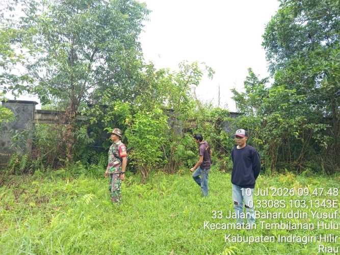 Babinsa Koramil 01/Tembilahan Intensifkan Patroli Karhutla di Tembilahan Hulu untuk Cegah Kebakaran Lahan