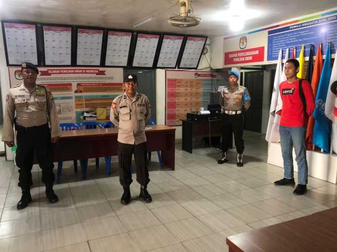 Polres Inhil Melaksanakan Pengamanan di Kantor KPU, Bawaslu serta Pengawalan Pribadi Selama Tahapan Pemilu 2024.