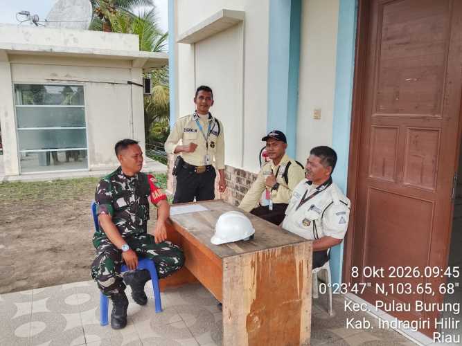 Babinsa Pulau Burung Perkuat Komunikasi Sosial Dengan Security PT. RSUP Untuk Jaga Kamtibmas