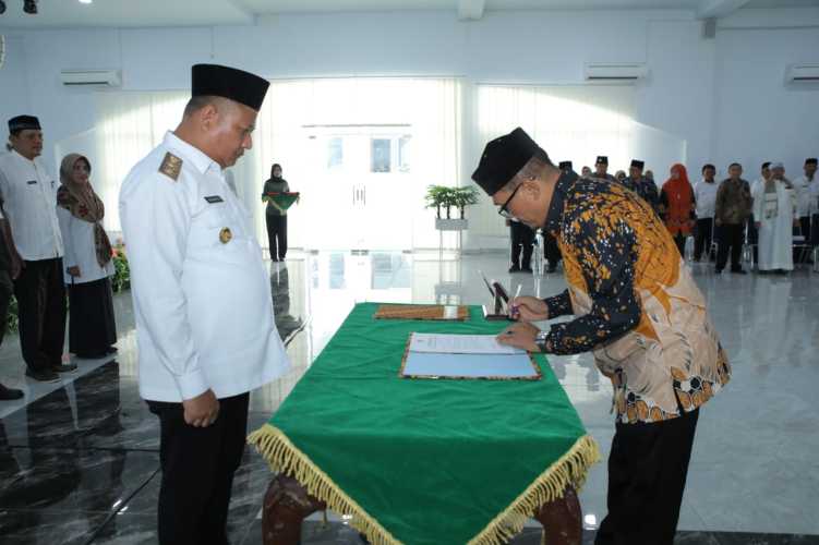 Wakil Bupati Asahan Lantik dan Baiat Dewan Juri FSQ Tingkat Kabupaten Asahan Tahun 2025