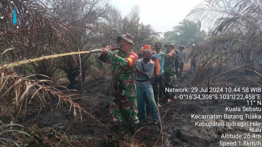 Dihari Ketiga Babinsa Terus Lakukan Giat Pemadaman