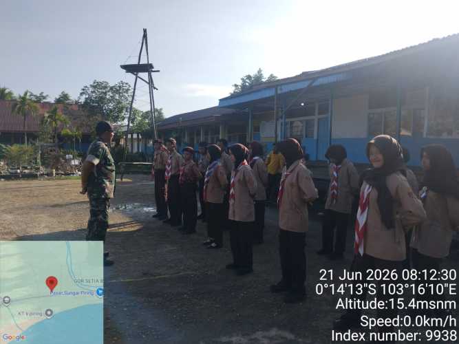 Tanamkan Pancasila sejak dini, Babinsa Koramil 12/Batang Tuaka Beri Wasbang di Perkemahan Pramuka