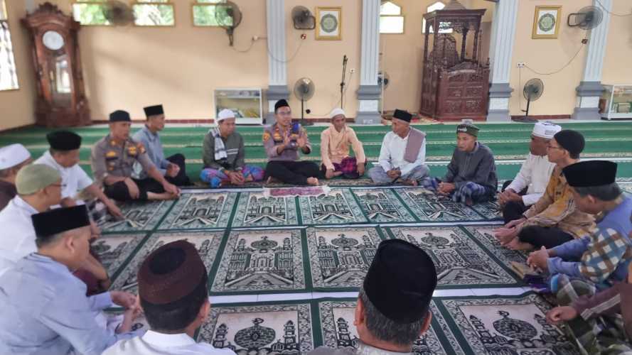 Jumat Curhat, Kapolsek Kemuning,Camat dan MUI Akan Sinergis Laksanakan Suling