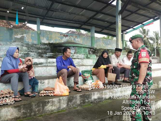 Kopda Hendri Himbau Warga Membeli Sembako di Kegiatan Operasi Pasar