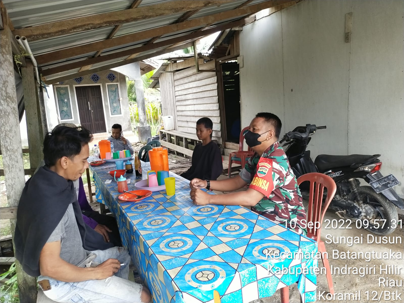 Serda Pernando Babinsa Koramil 12/Batang Tuaka Kampanyekan Kebersihan Lingkungan