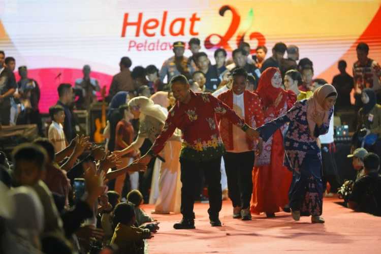 Apresiasi Helat Pelalawan, Gubernur Wahid: Kemajuan dan Budaya Bisa Satu Irama