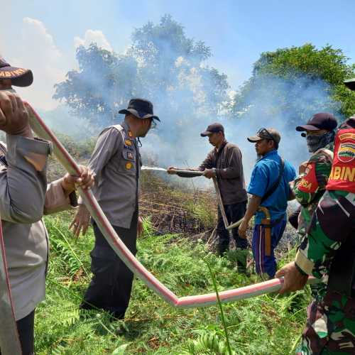 Sertu Wisnu Hartono Bersama Satgas Karhutlah Masih Berjibaku Melawan Api