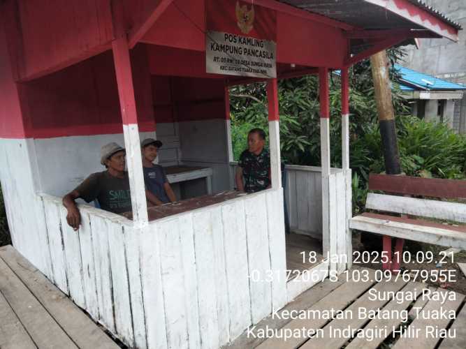 Babinsa Gelar Komsos, Peringatkan Bahaya Banjir