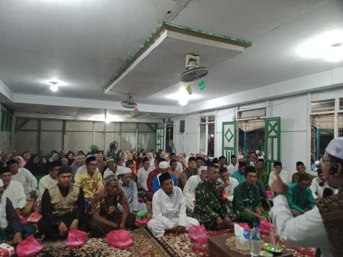 Babinsa Batang Tumu Menghadiri Isra Mi'raj di Surau Raudatul Jannah