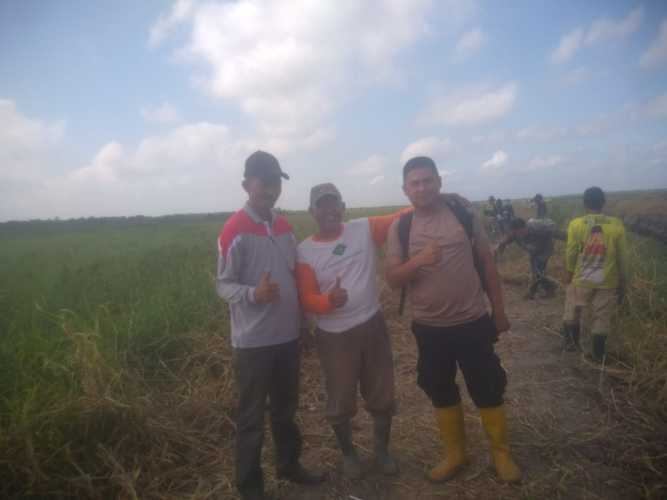 Sembari Pelaksanaan Gotong Royong, Kepala Desa Kayu Raja Berikan Instruksi dan Himbauan Terkait Pengelolaan Lahan