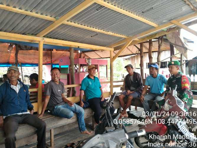 Babinsa Budayakan Gotong Royong Kebersihan Lingkungan