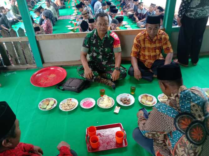 Peduli Pendidikan Babinsa Hadiri Syukuran di Ponpes