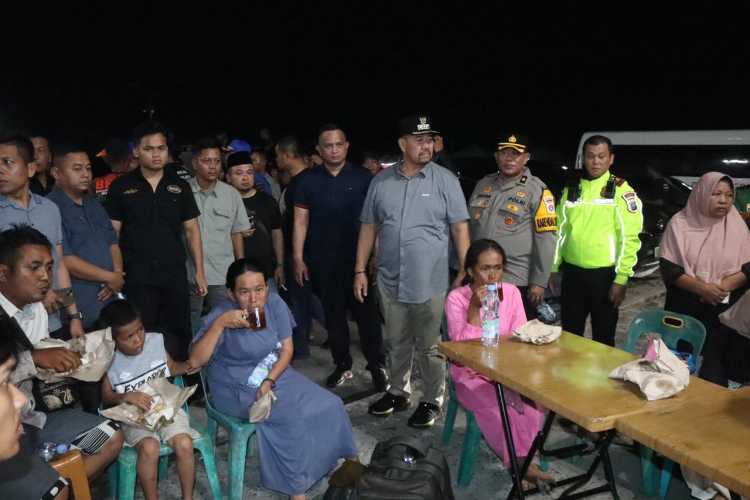 Seluruh Penumpang Selamat, Polairud Tanjung Tiram Evakuasi Kapal Nelayan Rusak di Pesisir Pulau Sawah Namo