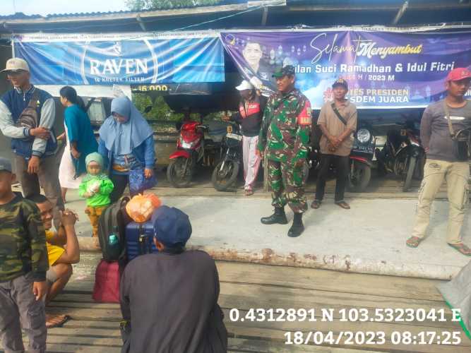 Babinsa Ciptakan Rasa Aman dan Nyaman Bagi Para Pemudik