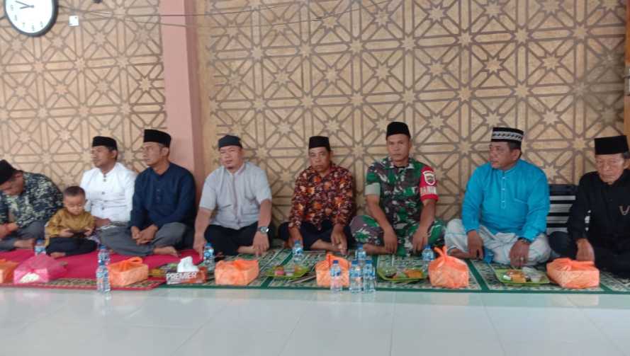 Mewakili Danramil,Serda Hendra Kardi Menghadiri Peringatan Maulid Nabi Muhammad di Masjid Besar Darussalam