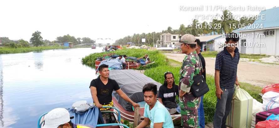 Sertu Ratno Memantau Mobilitas Penumpang di Pelabuhan Kanal Utama
