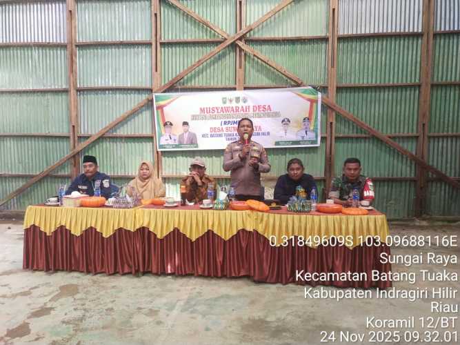 Kepala Desa Sungai Raya membuka kegiatan Musyawarah Desa RPJMDes 2025
