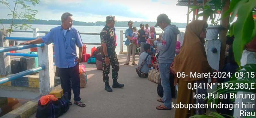 Babinsa Pulau Burung Intensifkan Pelayanan Pengamanan Arus Mudik