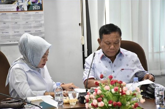 Ketua Komisi II DPRD Kota Pekanbaru Pimpin Rapat KUA-PPAS R-APBD 2024 dengan Diskop dan UMKM