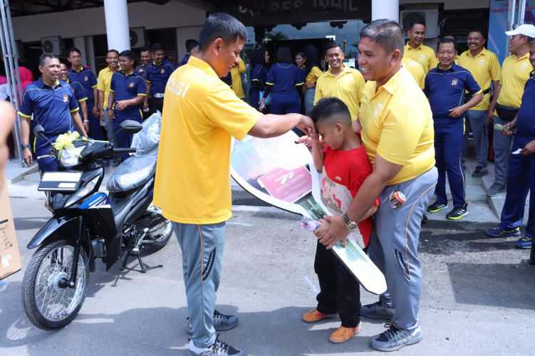 Dalam Rangka HUT Bhayangkara Ke -77,Kapolres Inhil mempererat tali persaudaraan antara personelnya