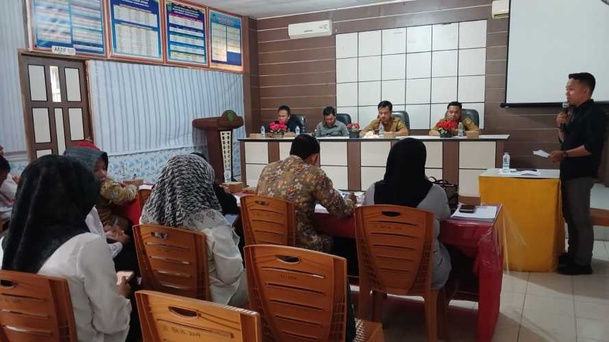 Plt Camat Tembilahan Hulu Pimpin Rapat Pembahasan APBDes Tahun 2025 dan BUMDes