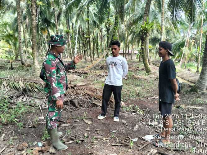Babinsa Pasir Mas Jalankan Patroli Tapal Batas Wilayah Terpadu dan Terkonsentrasi