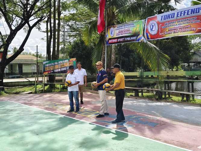 Ketua PBVSI Inhil First Servise Turnamen Volly Ball Putra Se- Inhil Piala CV.BRR dan Telaga Kopi