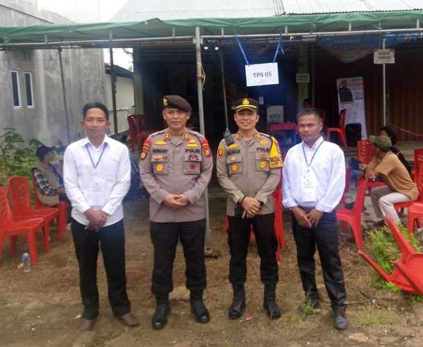 Pamatwil Bersama Kapolsek Kempas Tinjau TPS 05 di Kelurahan Kempas Jaya