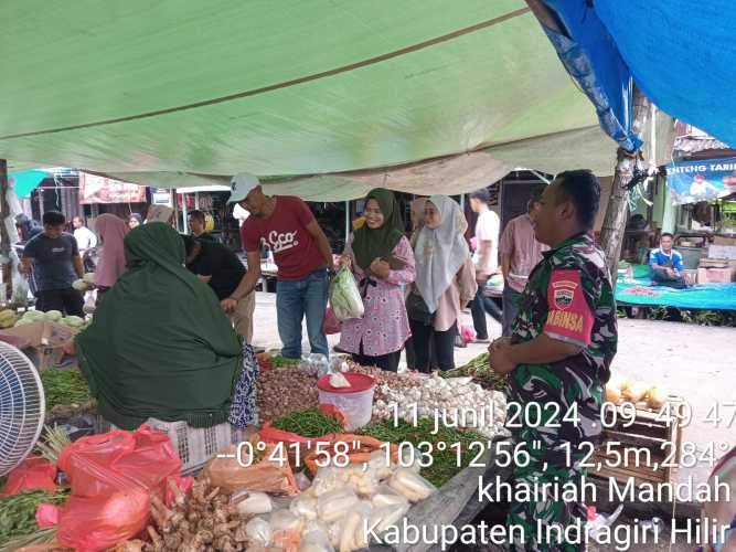 Di Pasar Mandah, Babinsa Sampaikan Pesan Pesan Kamtibmas.