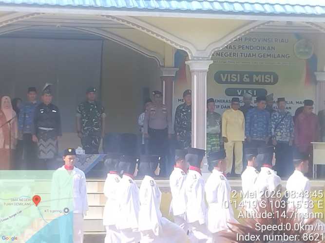 Camat Batang Tuaka Pimpin Upacara Peringatan Hardiknas 2026 di SMA N Tuah Gemilang