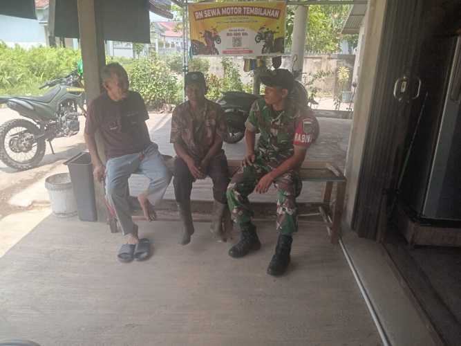 Babinsa Sungai Bringin Perkuat SDM Pedagang Kaki Lima Melalui Komsos Humanis