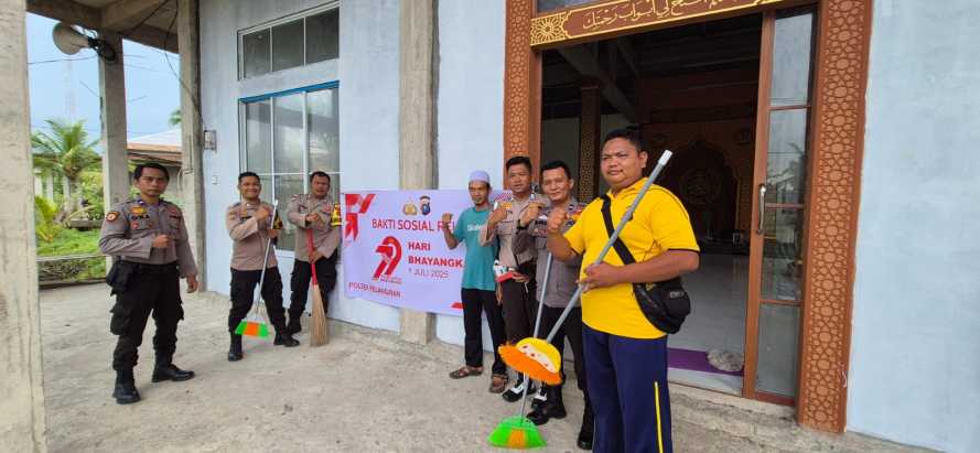 Transformasi Polri Presisi di HUT Bhayangkara, Polsek Pelangiran Perkuat Sinergi dengan Masyarakat Lewat Baksos Religi