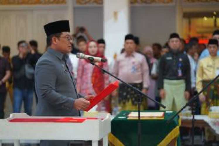 Daftar Lengkap Pejabat Eselon II dan Administrator yang Dilantik Pemprov Riau