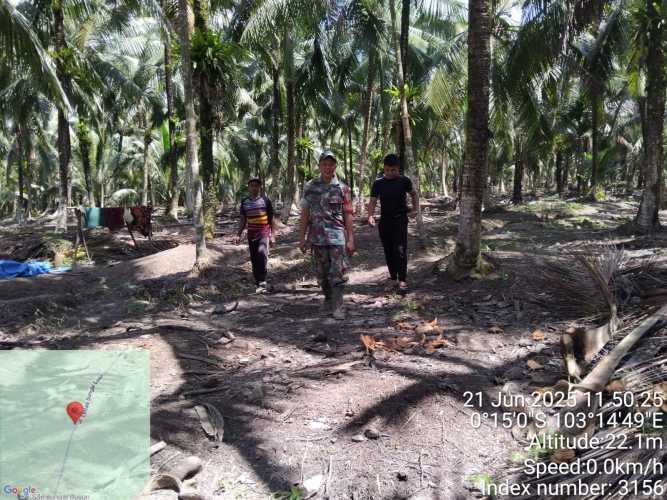 Babinsa Koramil 12/Batang Tuaka Aktif Laksanakan Pengembangan Jaring Karhutla melalui Binter