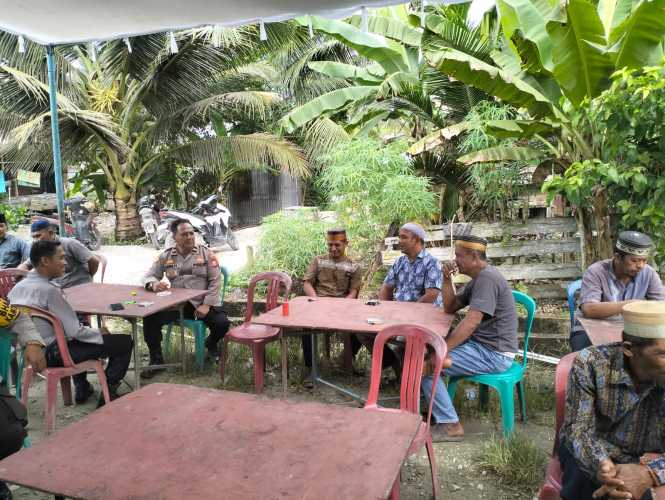 Polsek Keritang Melalui Kasubsektor Turun Langsung Lakukan Cooling System Ke Desa Sencalang